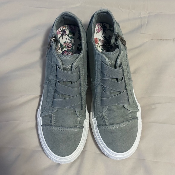 Blowfish Malibu Play Sneakers NWOT - Picture 3 of 4